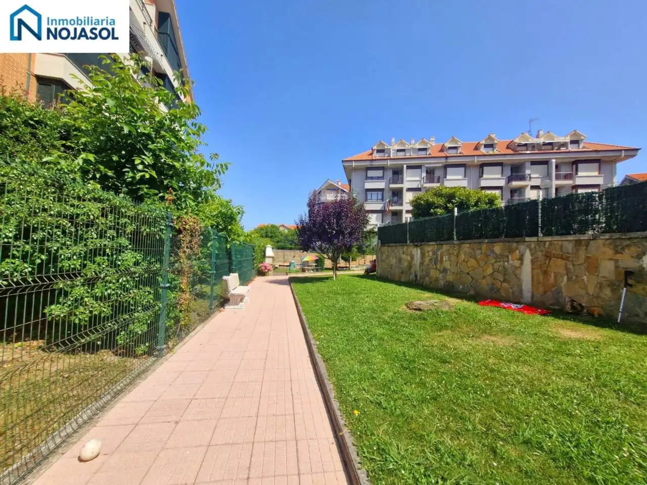 Vista exterior de Apartamento en venta en Noja con Calefacción, Terraza y Balcón