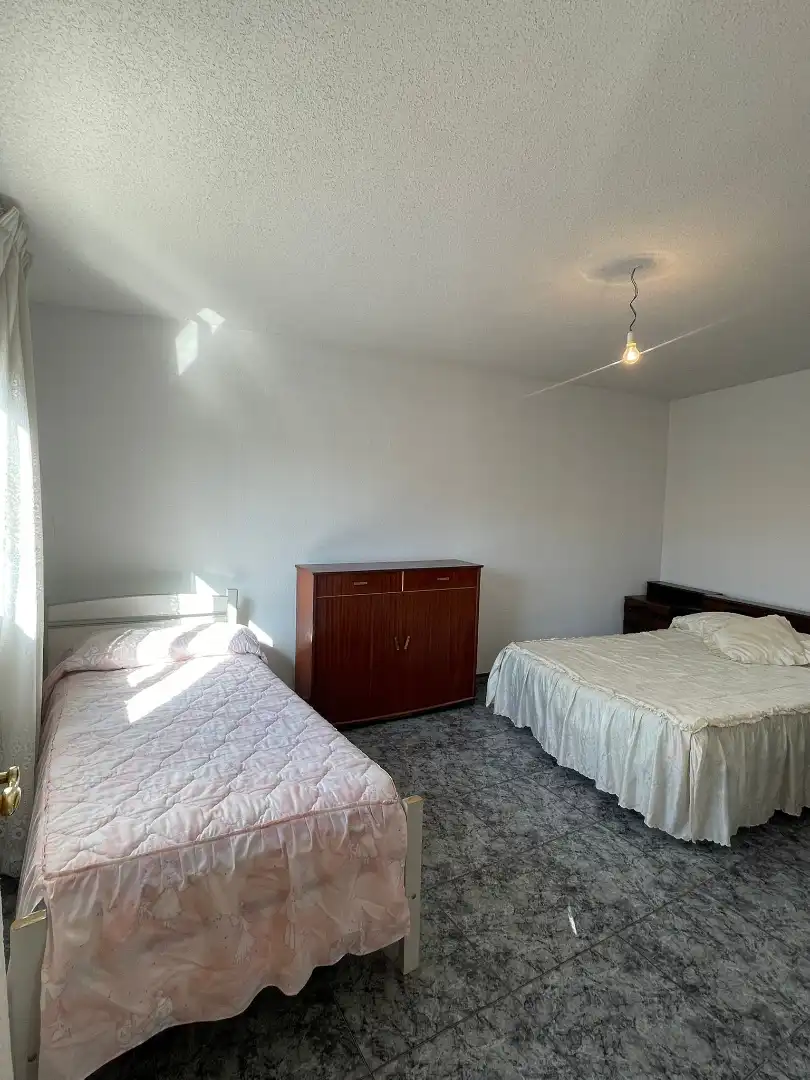 Habitación de Casa o chalet en venta en Valdeobispo con Terraza, Trastero y Amueblado