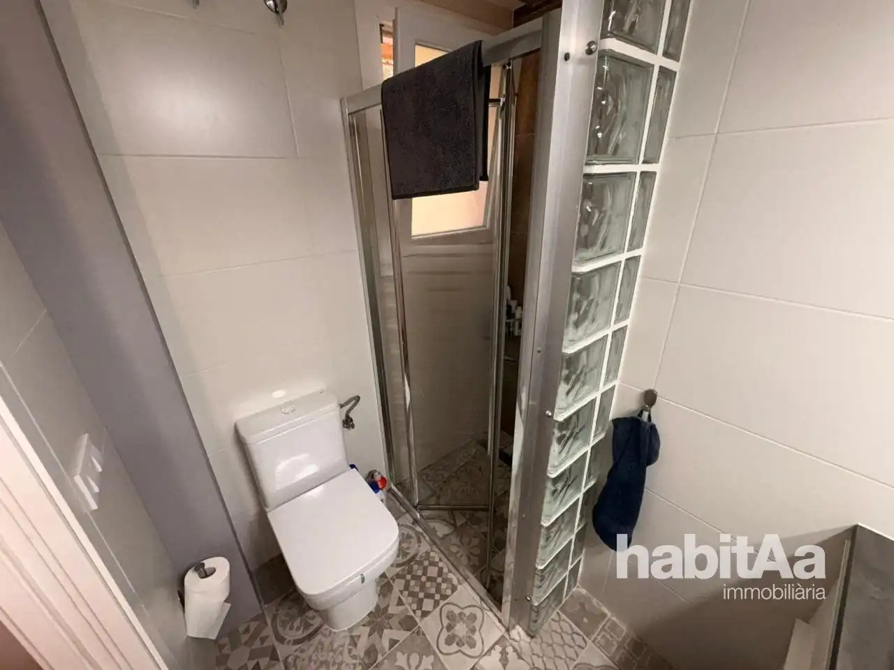 Badezimmer von Wohnung zum Verkauf in Castell d'Aro, Platja d'Aro i s'Agaró mit Klimaanlage und Möbliert