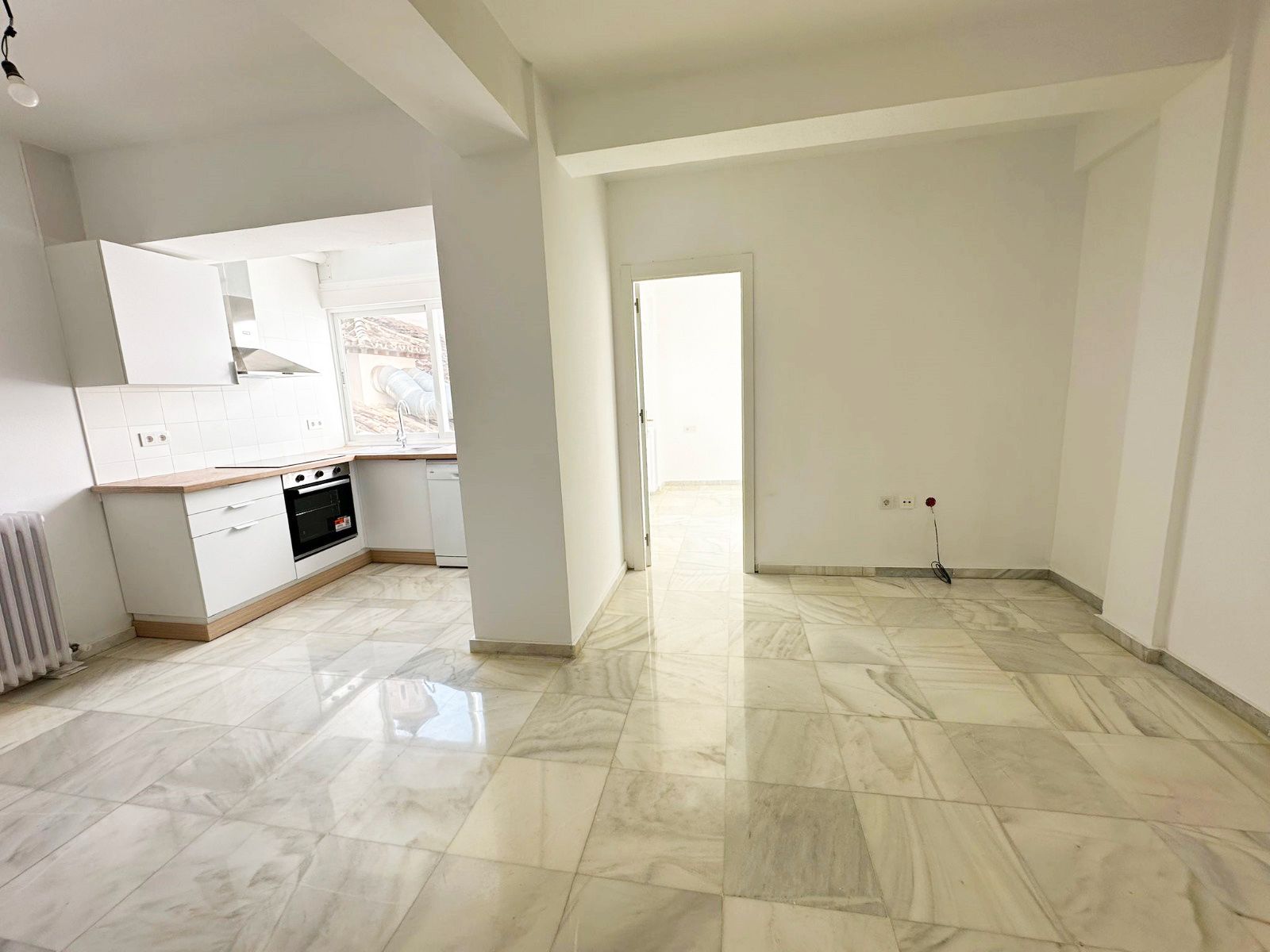 Kitchen of Apartment for sale in  Granada Capital  with Air Conditioner, Oven and Washing machine