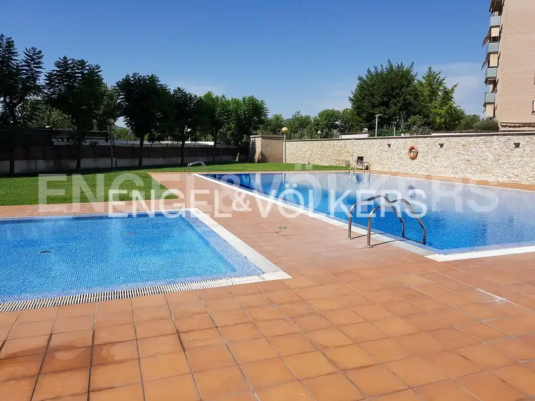 Piscina de Ático en venta en Sant Joan Despí con Aire acondicionado, Calefacción y Parquet