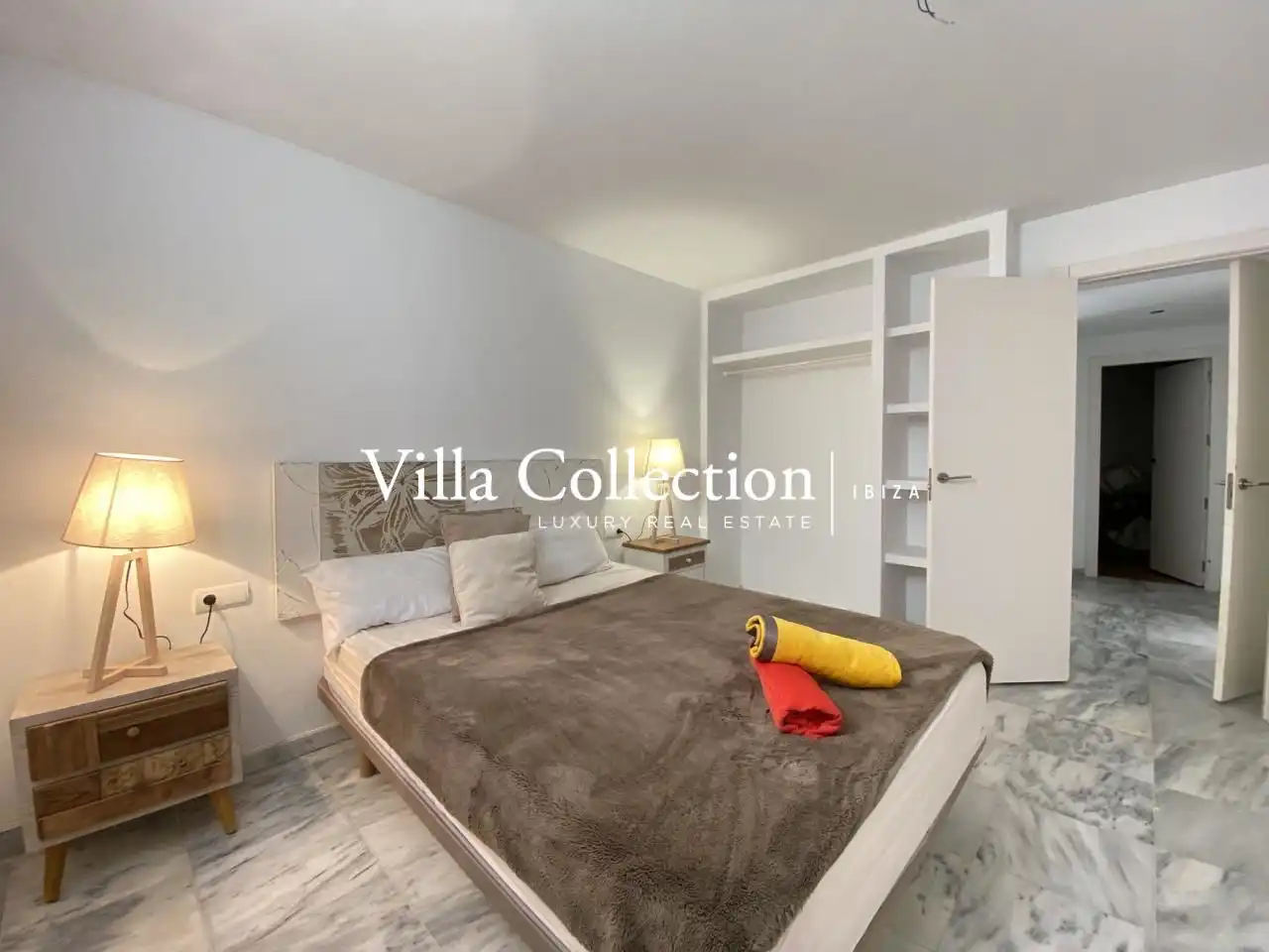 Schlafzimmer von Einfamilien-Reihenhaus zum Verkauf in Sant Josep de sa Talaia mit Privatgarten, Terrasse und Schwimmbad