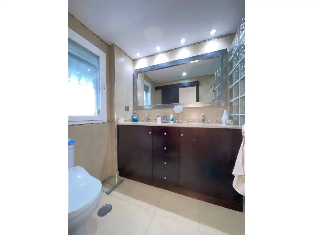 Baño de Piso de alquiler en Estepona con Aire acondicionado, Calefacción y Terraza