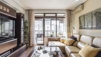 Sala d'estar de Apartament en venda en  Madrid Capital amb Aire condicionat, Calefacció i Terrassa