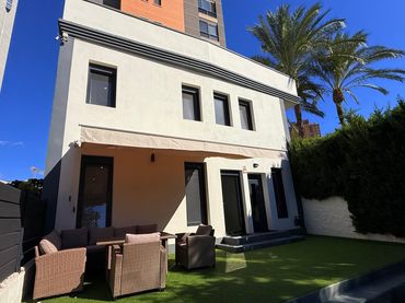 Dúplex con piscina en venta en Torre Doscalas