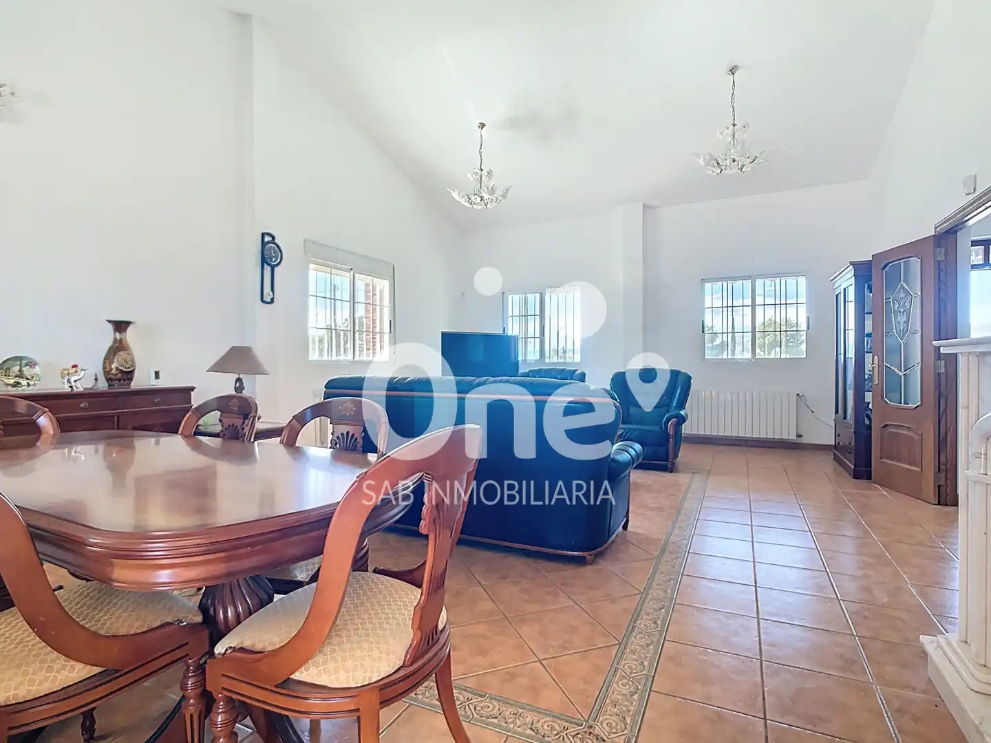 Sala d'estar de Casa o xalet en venda en Chiva amb Aire condicionat, Calefacció i Jardí privat