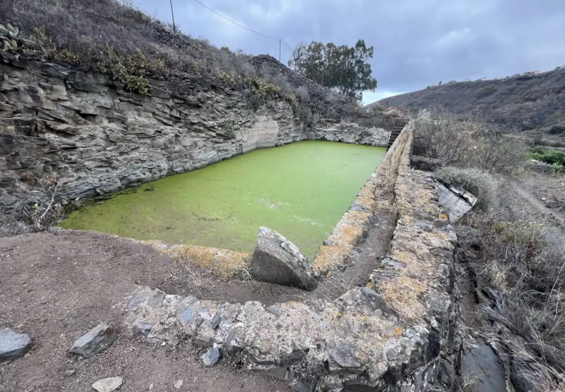Schwimmbecken von Grundstücke zum Verkauf in Teror