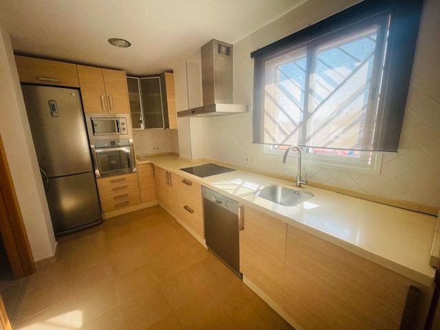 Cuina de Pis de lloguer en Fuengirola amb Aire condicionat, Moblat i Forn