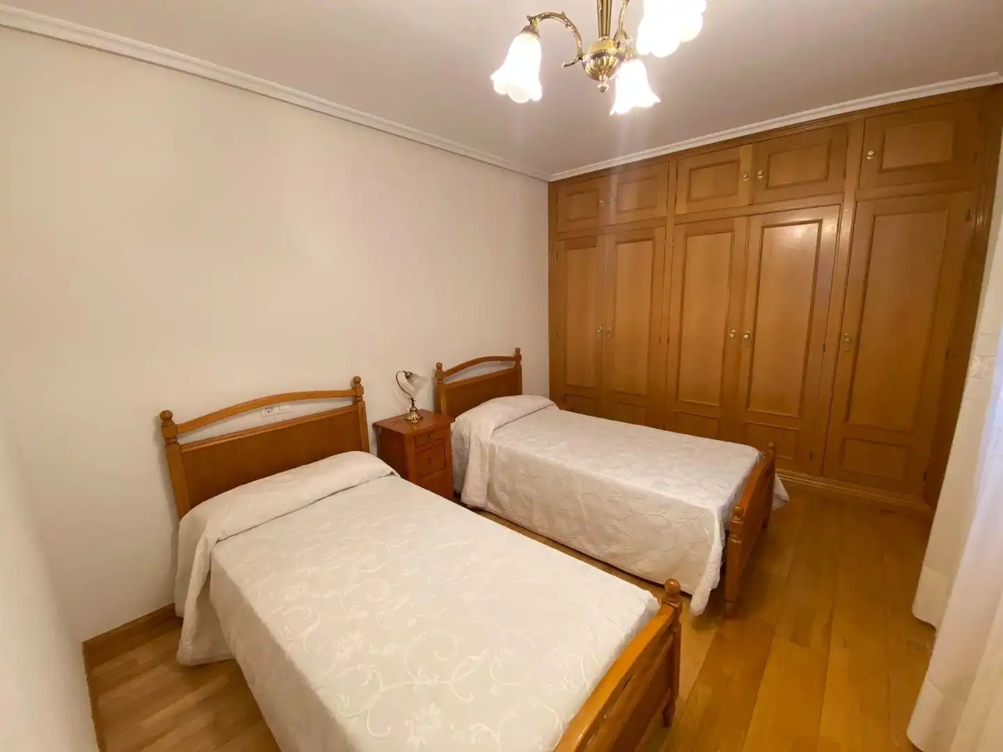 Apartament de lloguer a Calle Lancia, San Claudio - La Chantría