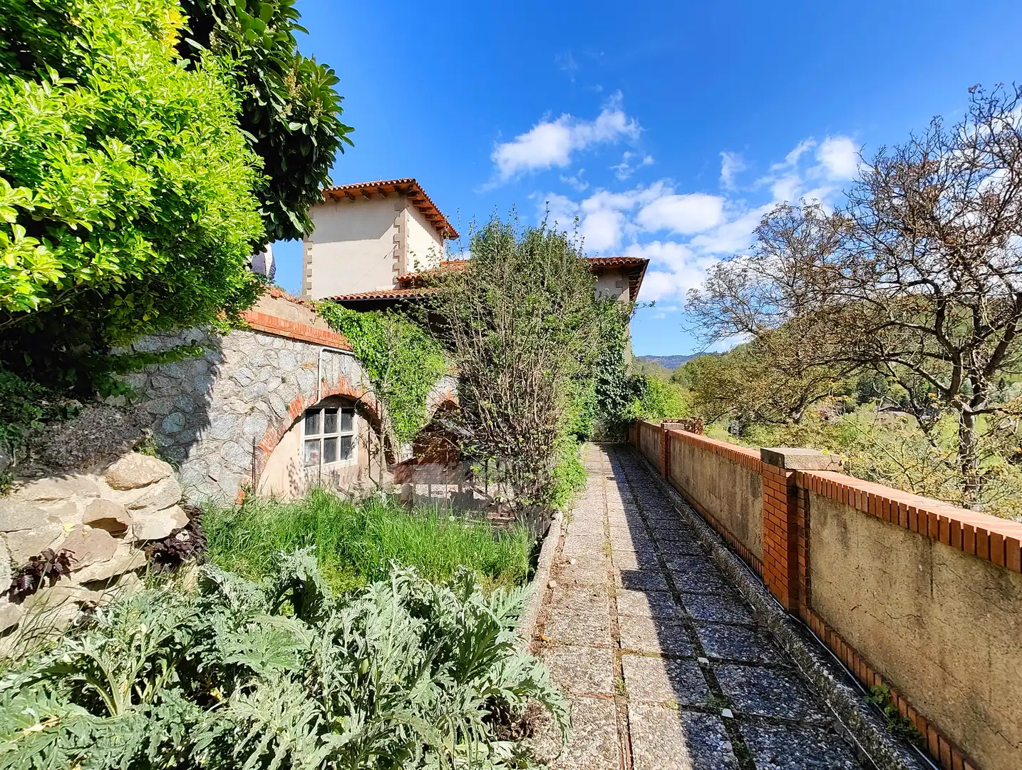 Vista exterior de Casa o xalet en venda en Sant Joan de les Abadesses amb Calefacció, Jardí privat i Terrassa