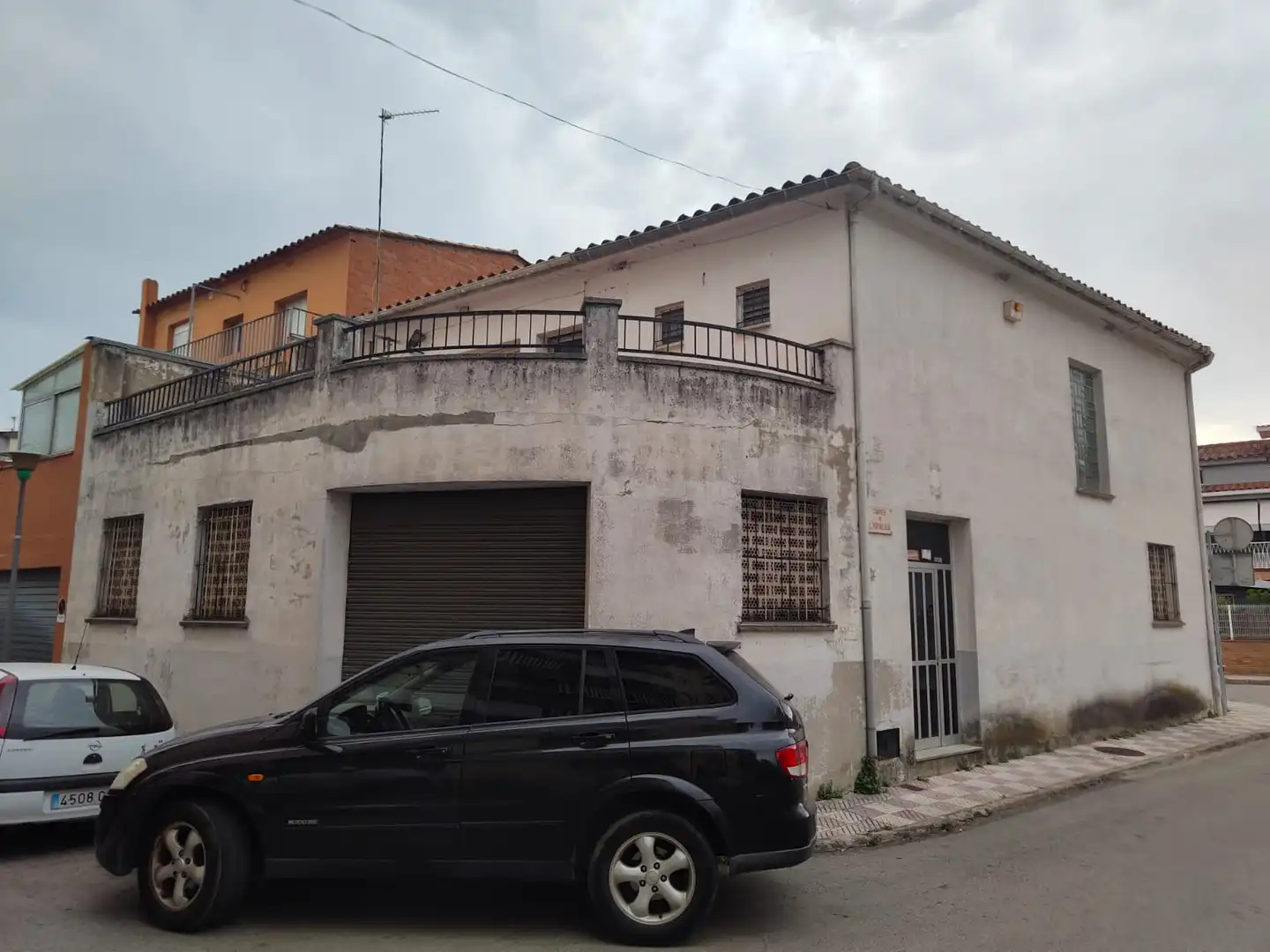 Vista exterior de Edifici en venda en Girona