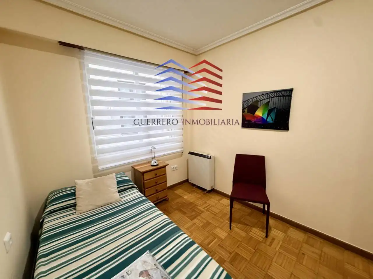 Habitación de Apartamento de alquiler en Ourense Capital  con Calefacción, Parquet y Amueblado