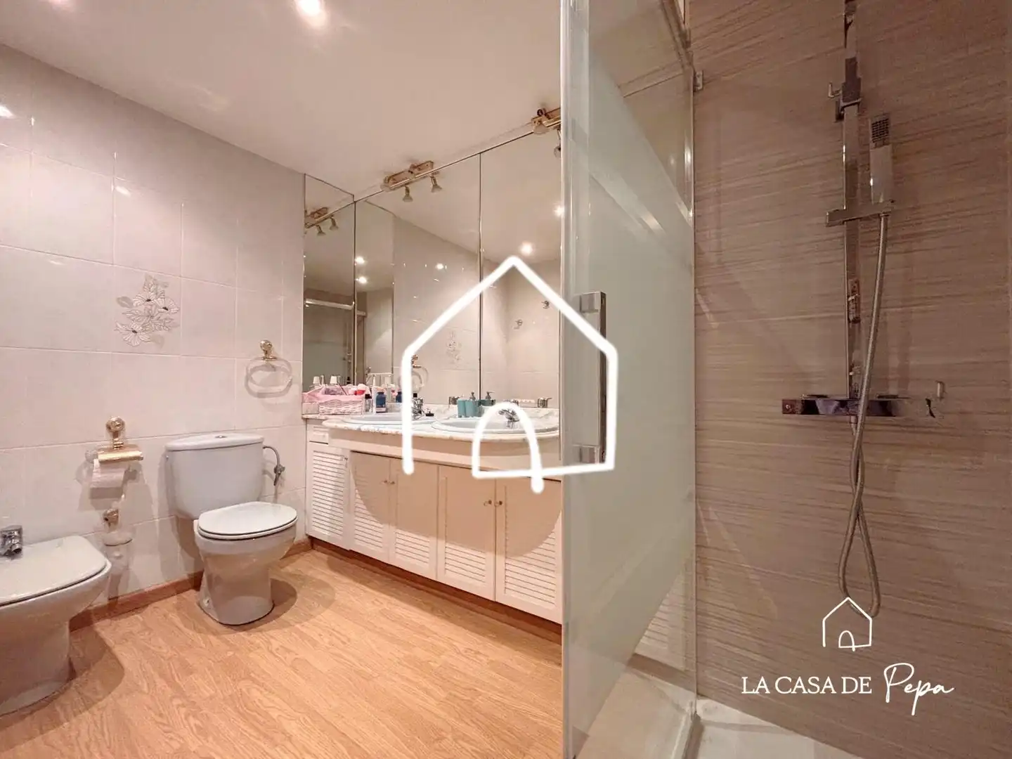Baño de Casa adosada en venta en Viladecans con Aire acondicionado, Calefacción y Jardín privado
