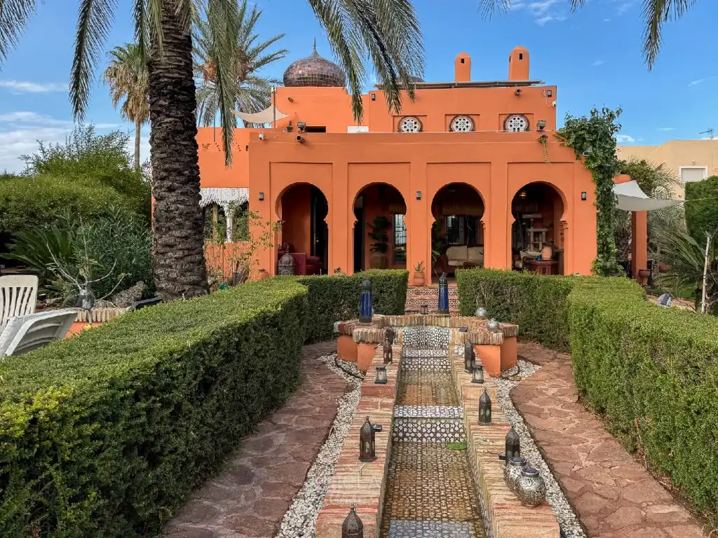 Casa con piscina en venta en Camino Cabuzana 23