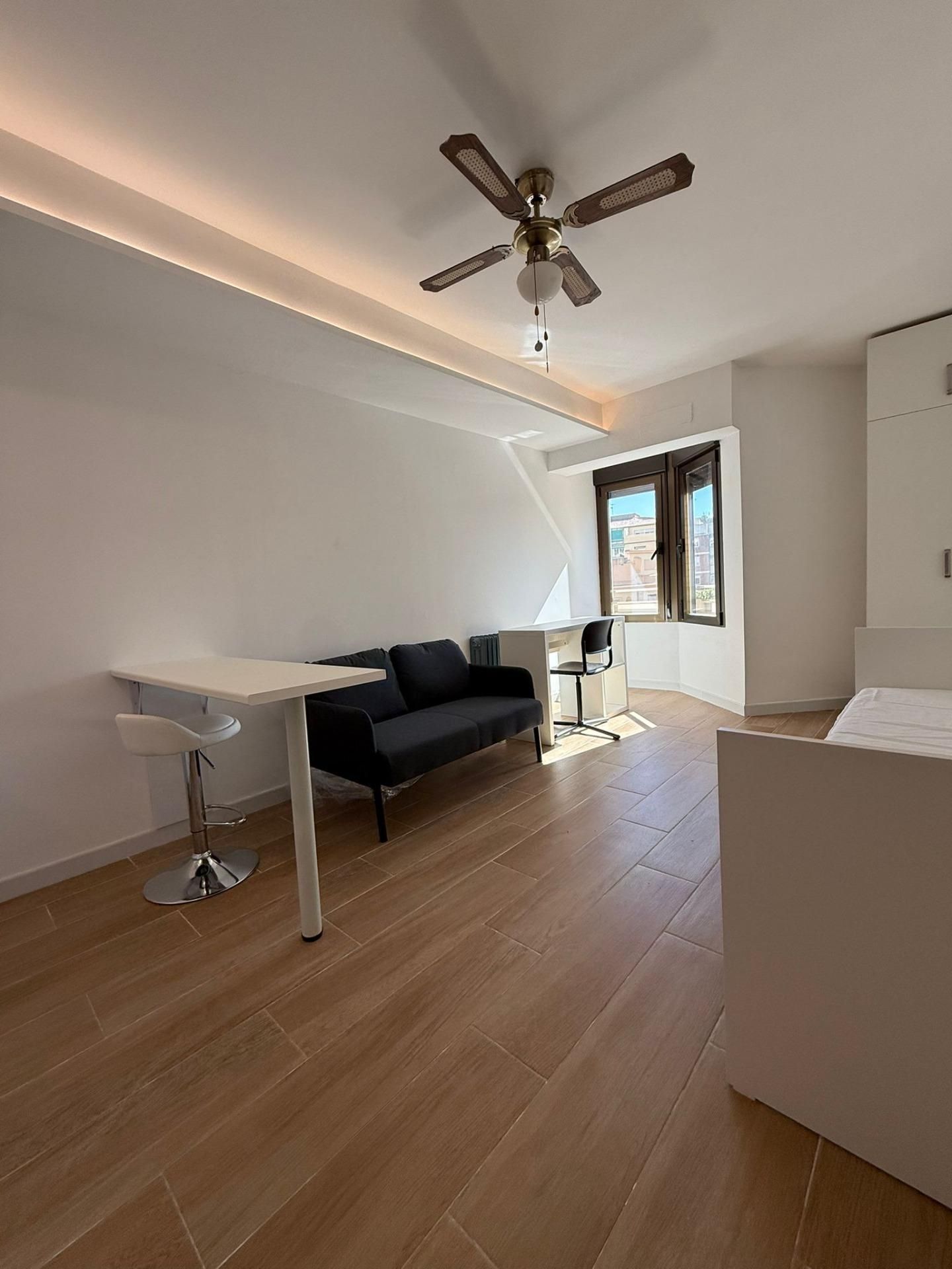 Living room of Study to rent in  Granada Capital  with Terrace and Balcony