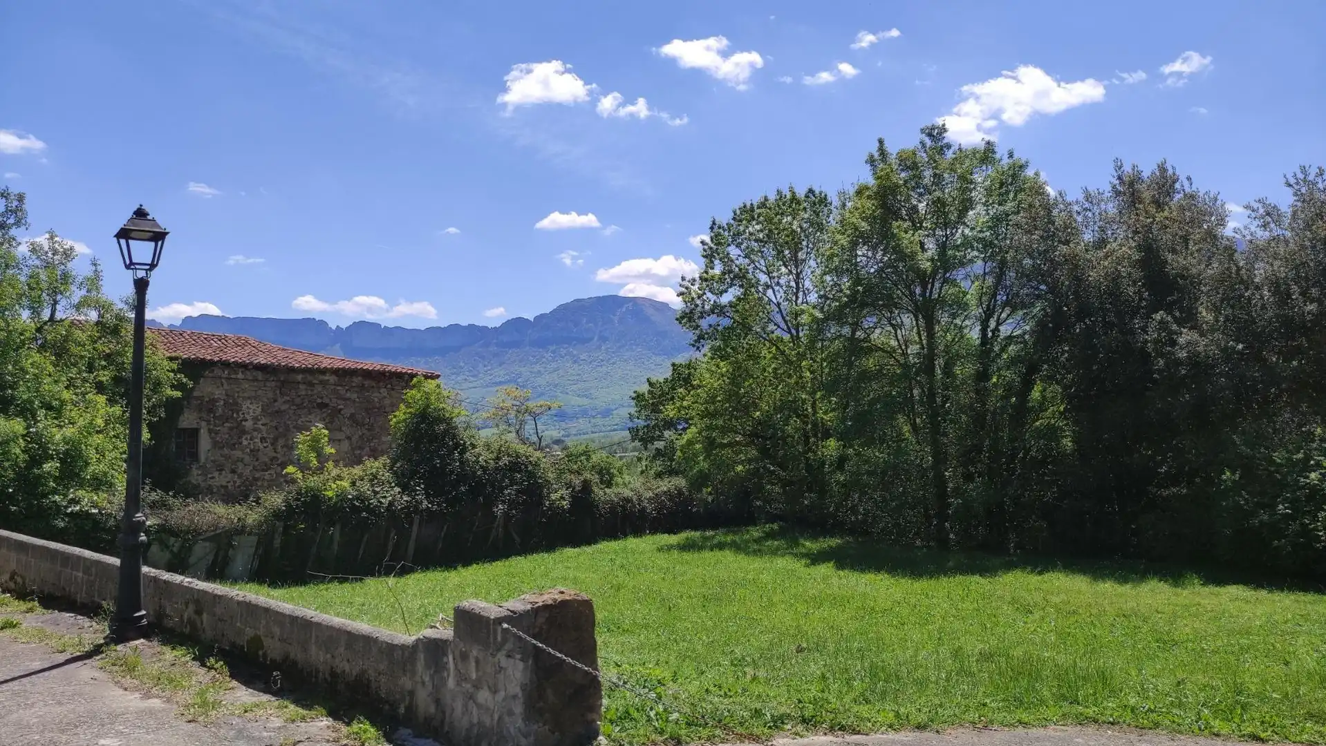 Finca rústica en venda en Valle de Mena amb Jardí privat