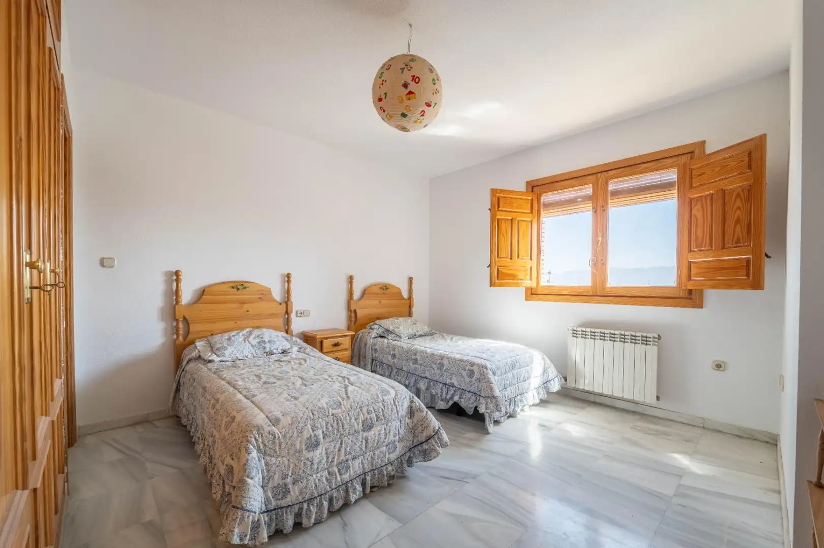 Habitación de Casa o chalet en venta en Las Gabias con Calefacción, Jardín privado y Terraza