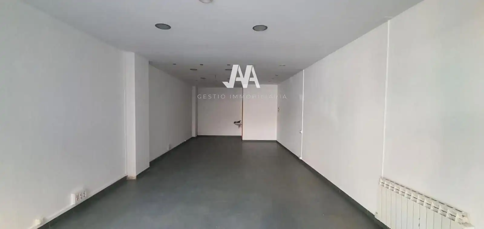 Local comercial en venda a Llevant, imagen 2