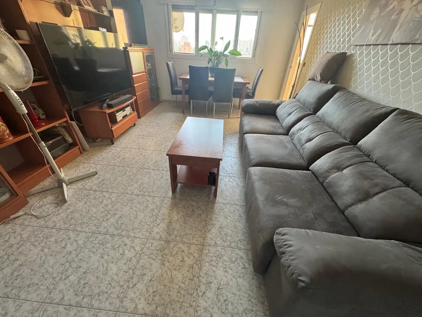 Sala d'estar de Pis en venda en Badia del Vallès amb Calefacció, Moblat i Forn