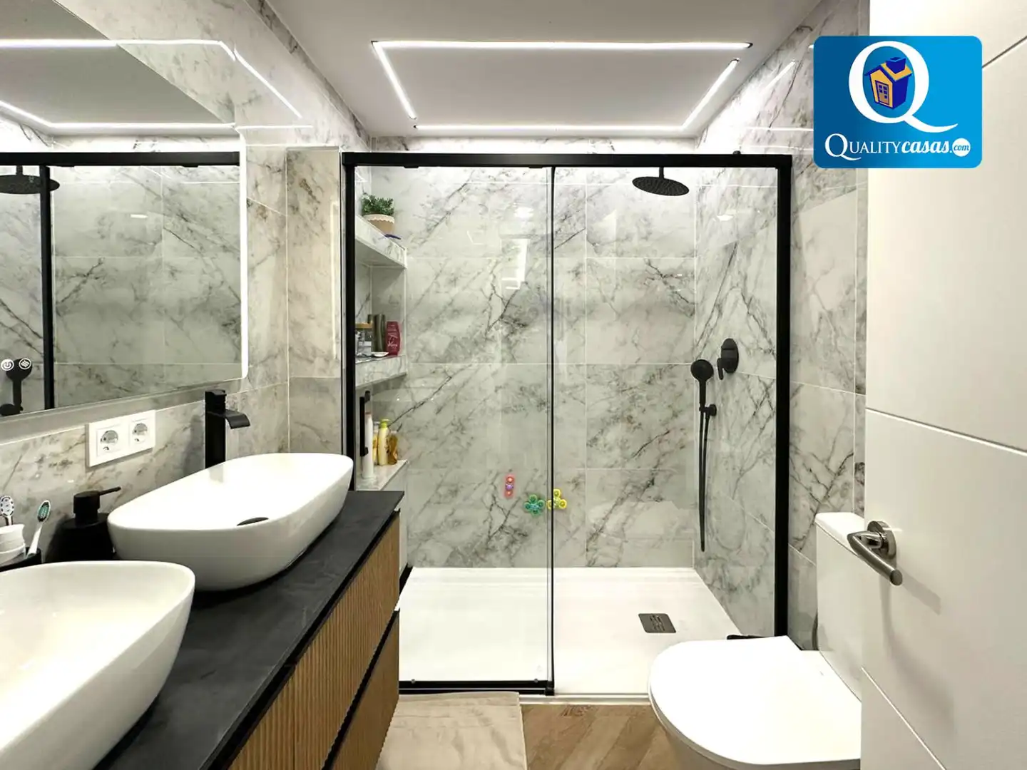 Baño de Ático de alquiler en El Campello con Aire acondicionado y Terraza