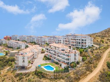 Baixos amb piscina en venda a Calahonda