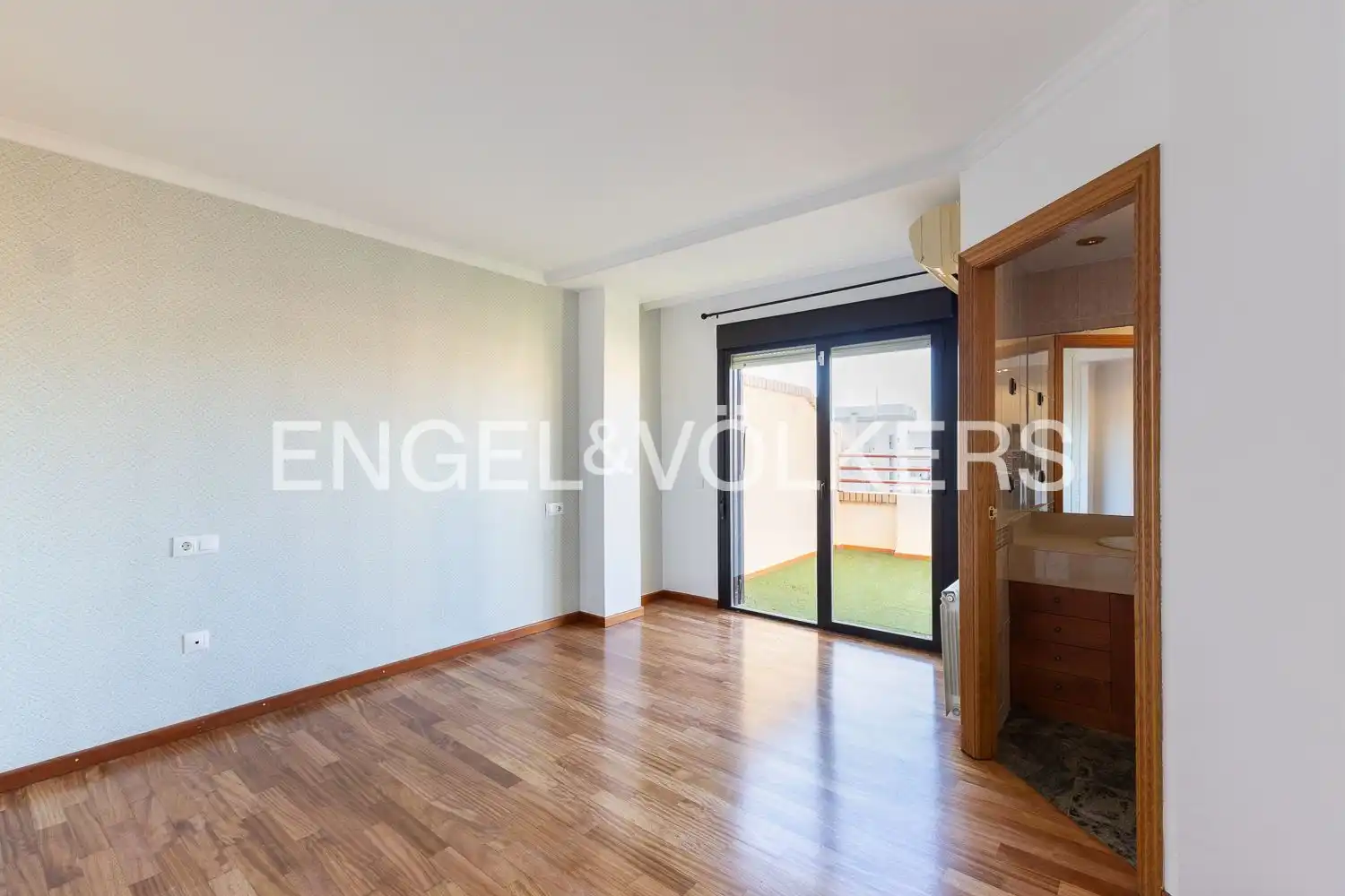 Habitación de Ático de alquiler en Camins al Grau