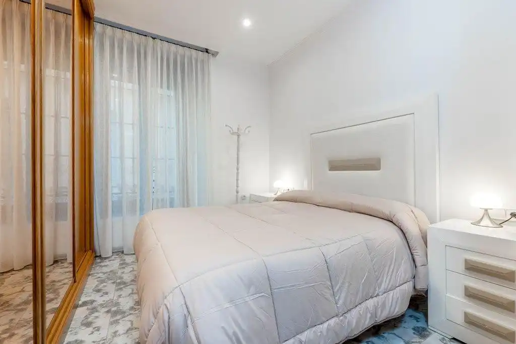 Piso con ascensor en venta en Calle Águila, imagen 2