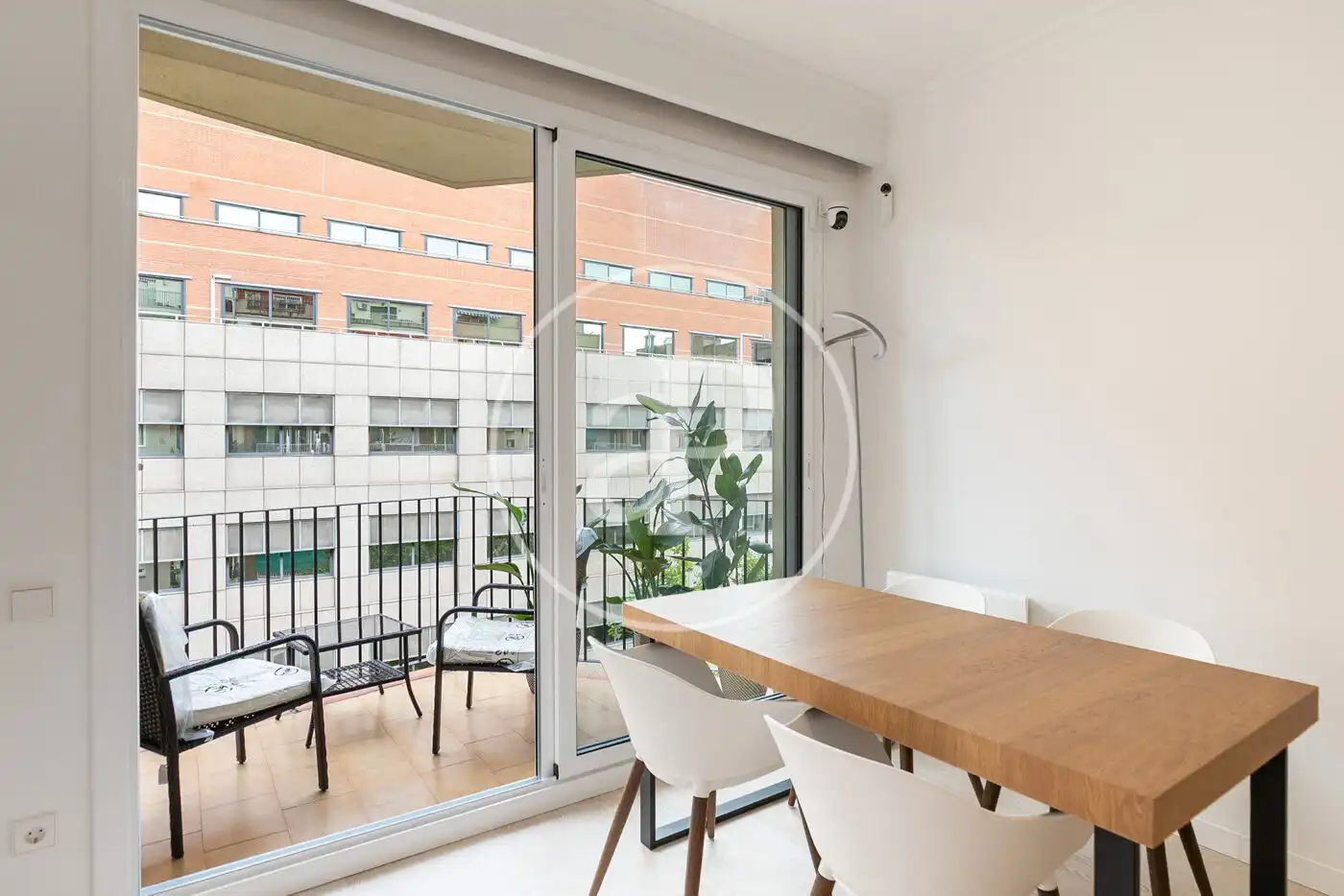 Außenansicht von Wohnung zum Verkauf in Barcelona mit Klimaanlage, Heizung und Möbliert