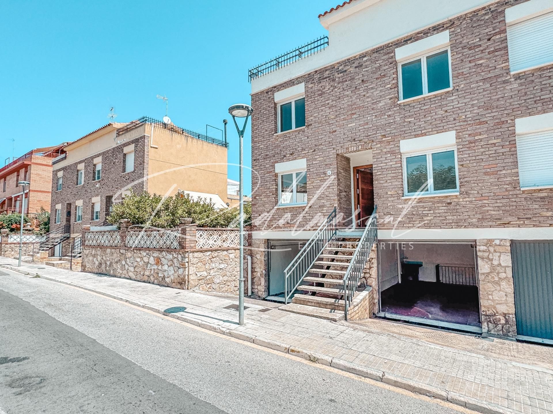 Exterior view of Single-family semi-detached for sale in Valls  with Heating, Private garden and Terrace