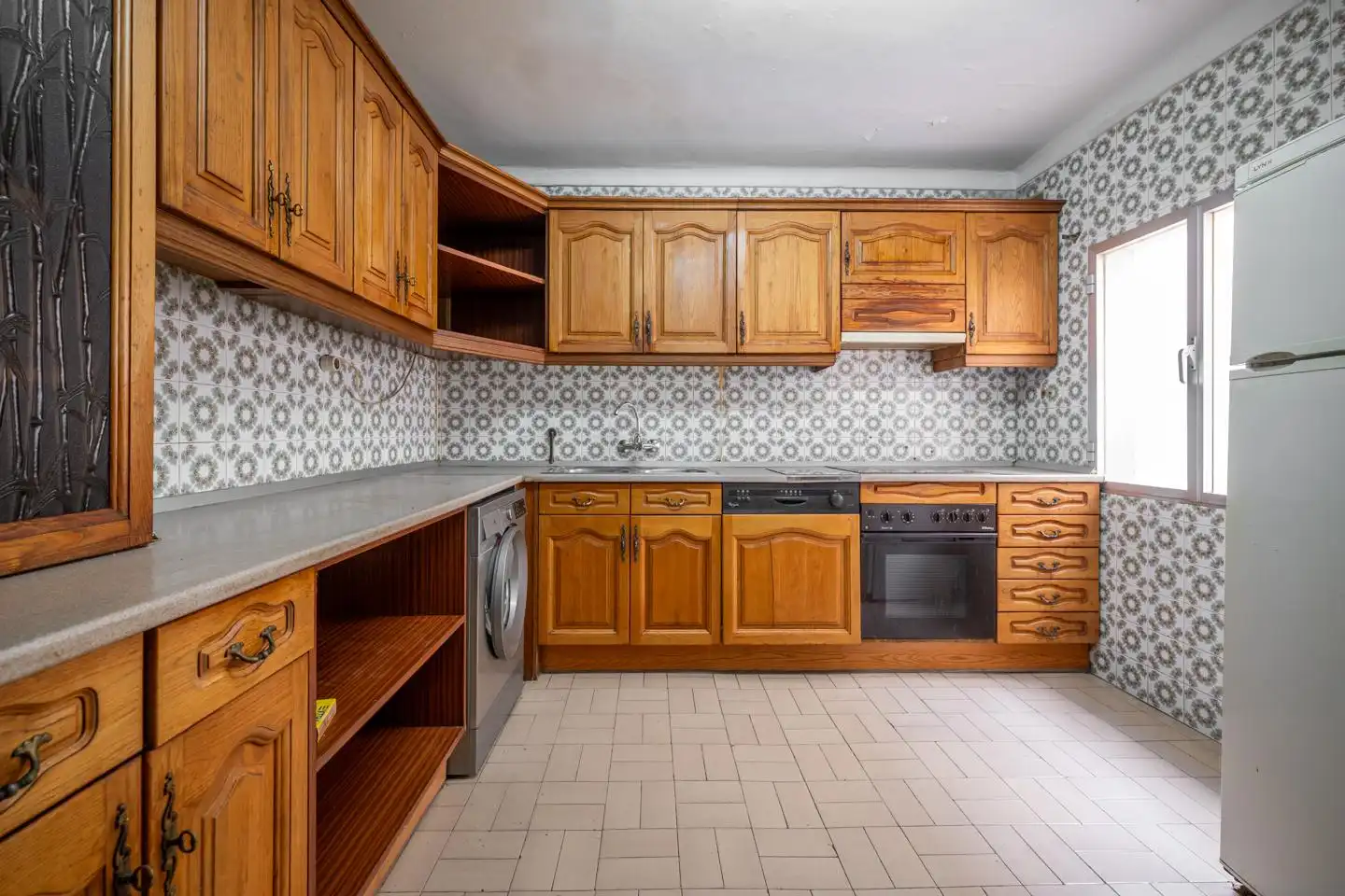 Cuina de Pis en venda en Ávila amb Calefacció, Parquet i Moblat