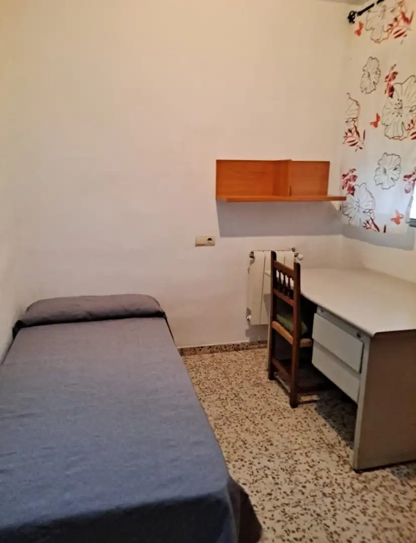 Bedroom of Flat for rent in Granada  with Heating, Furnished and Oven
