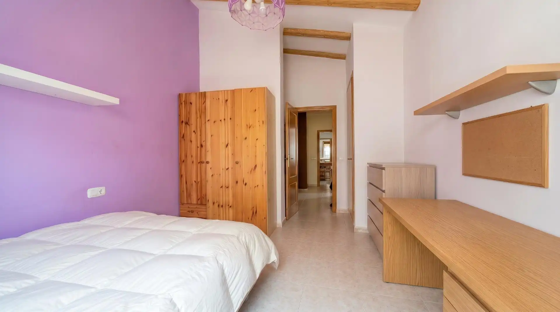 Dormitori de Casa o xalet en venda en La Pobla de Vallbona amb Aire condicionat, Calefacció i Jardí privat