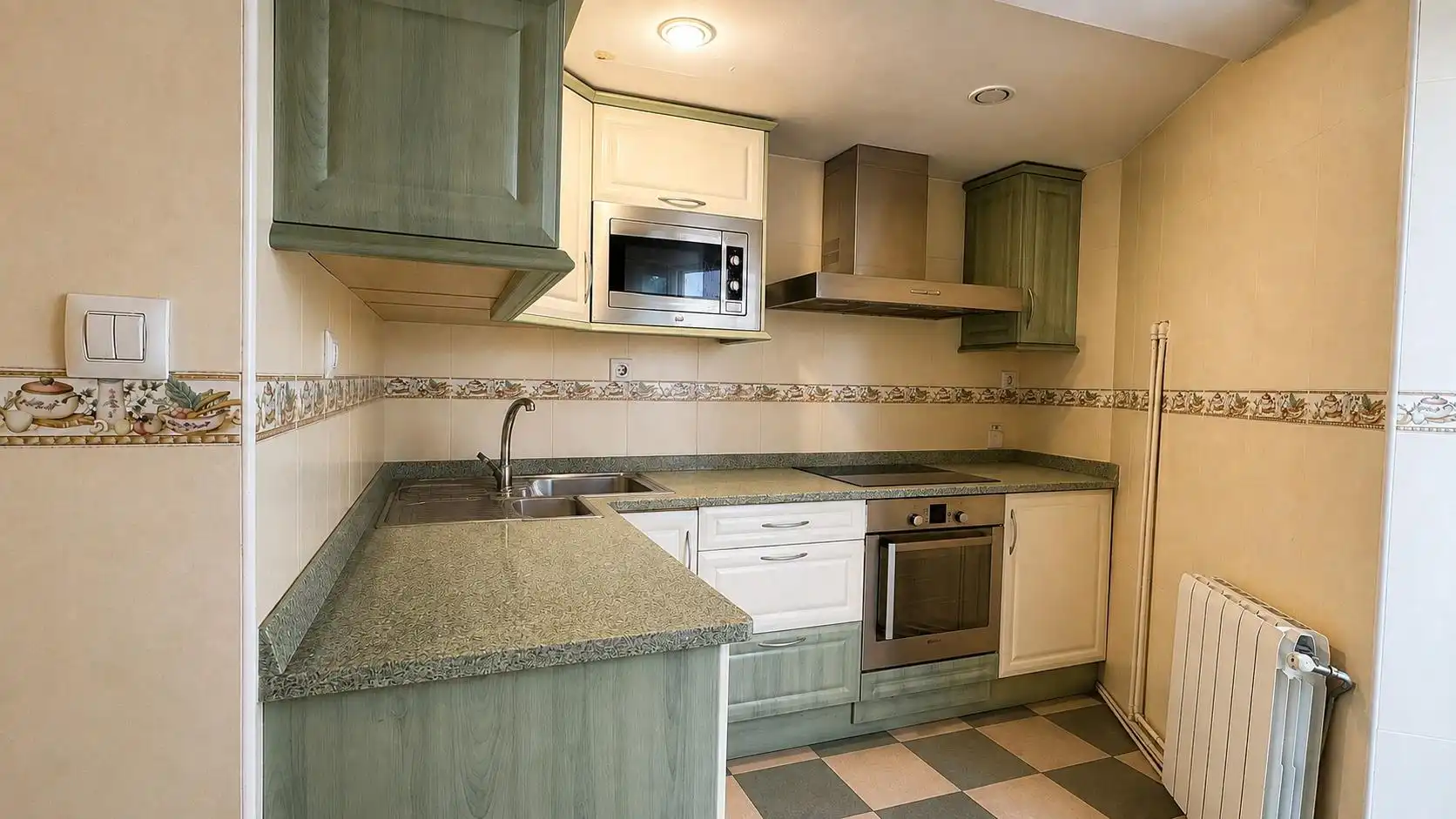 Cocina de Piso en venta en Comillas (Cantabria) con Calefacción y Balcón