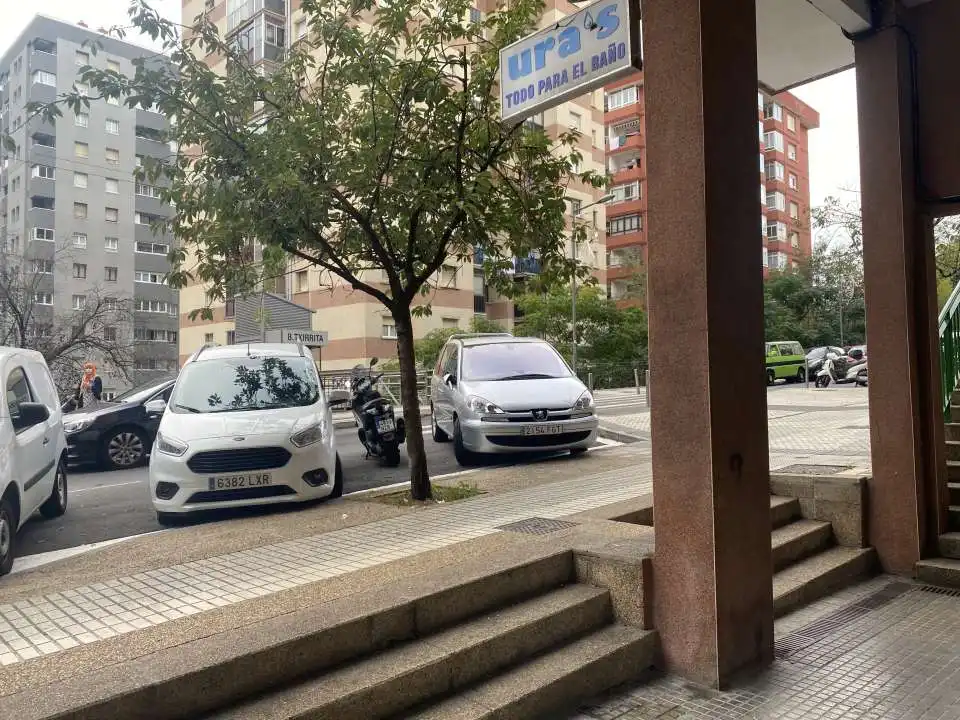 Local comercial en venda a Txirrita Bertsolaria PasealeKua, imagen 12