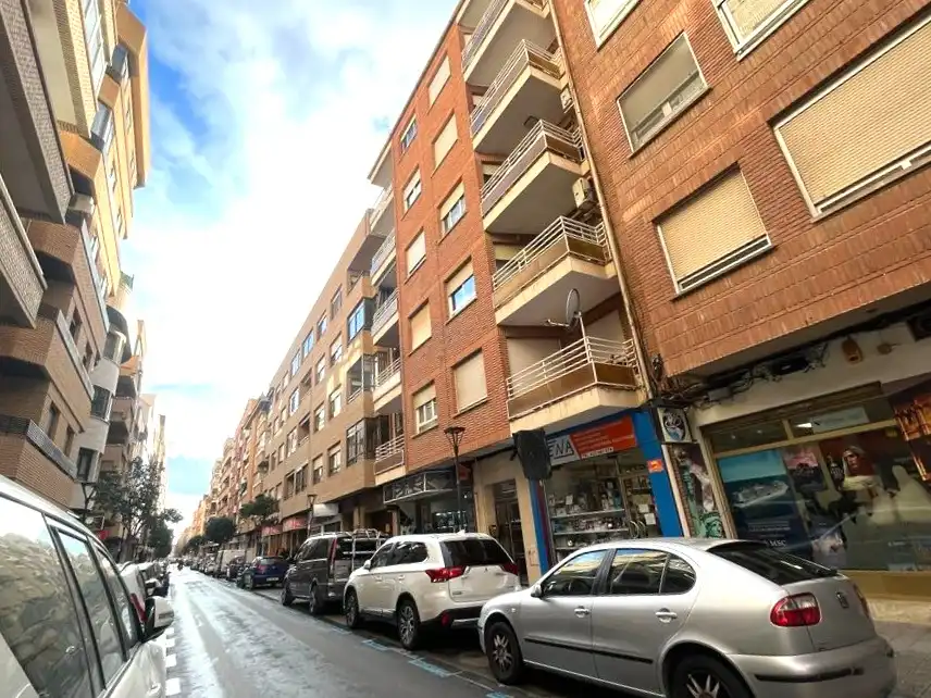 Vista exterior de Piso en venta en Albacete