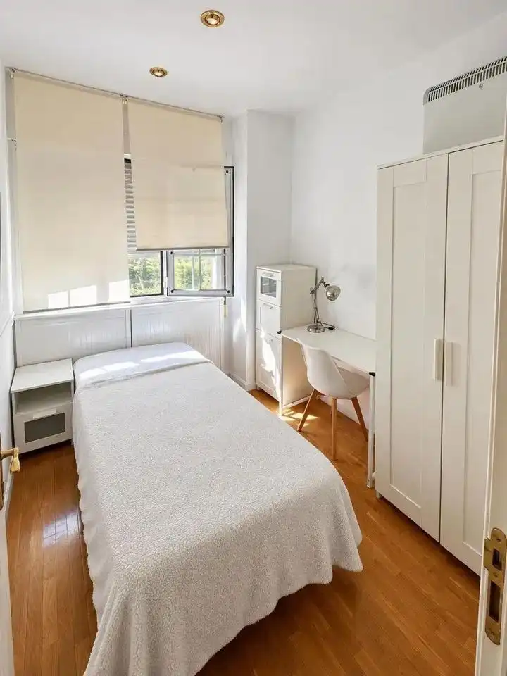 Schlafzimmer von Wohnung zur Miete in Madrid mit Möbliert