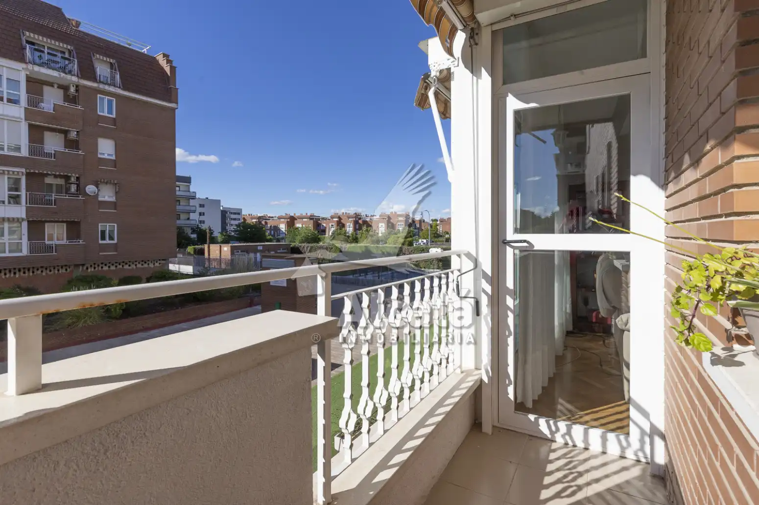 Exterior view of Flat for sale in Alcalá de Henares  with Air Conditioner, Heating and Private garden