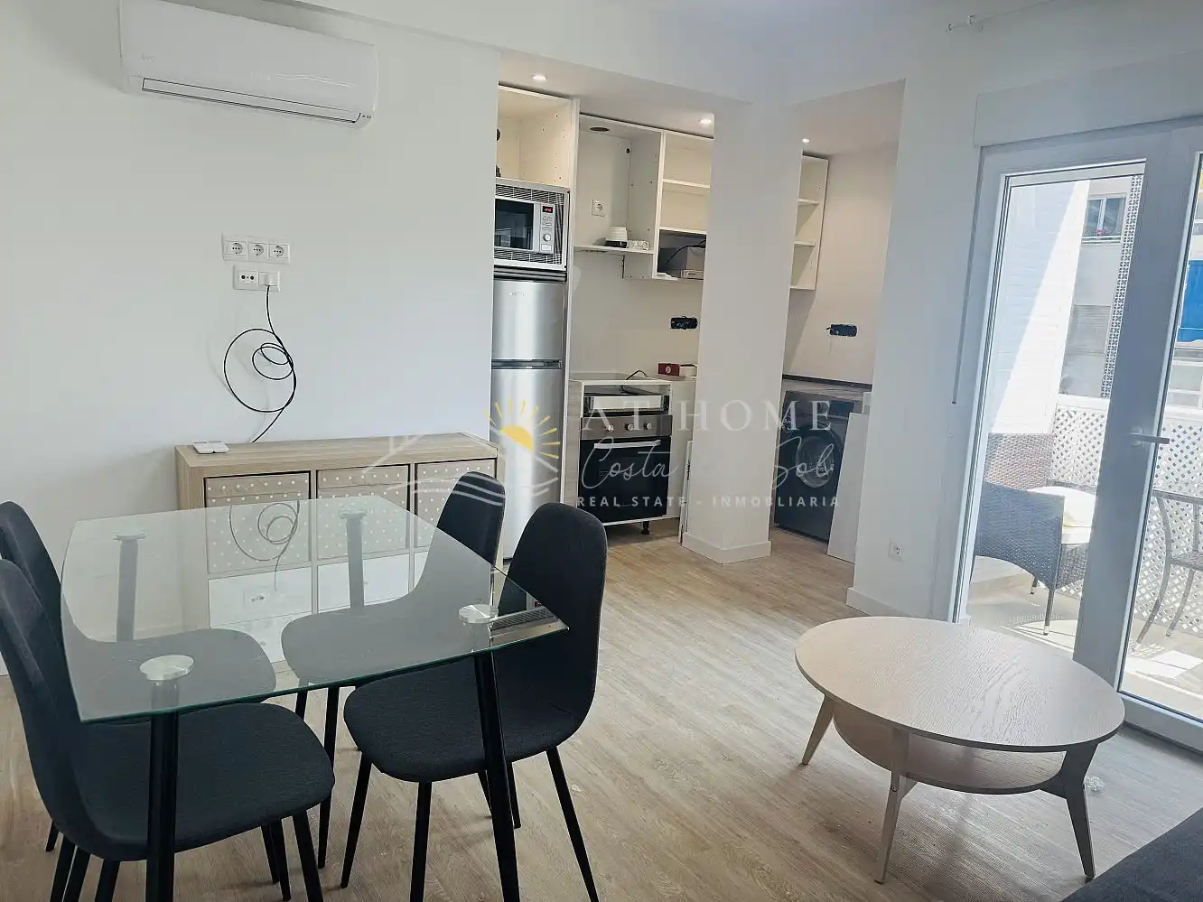 Menjador de Apartament en venda en Nerja amb Terrassa, Piscina i Forn