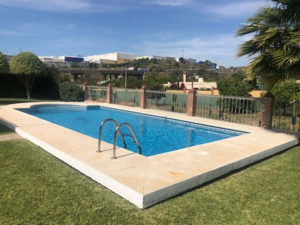 Piscina de Casa o chalet en venta en Estepona con Aire acondicionado, Calefacción y Jardín privado