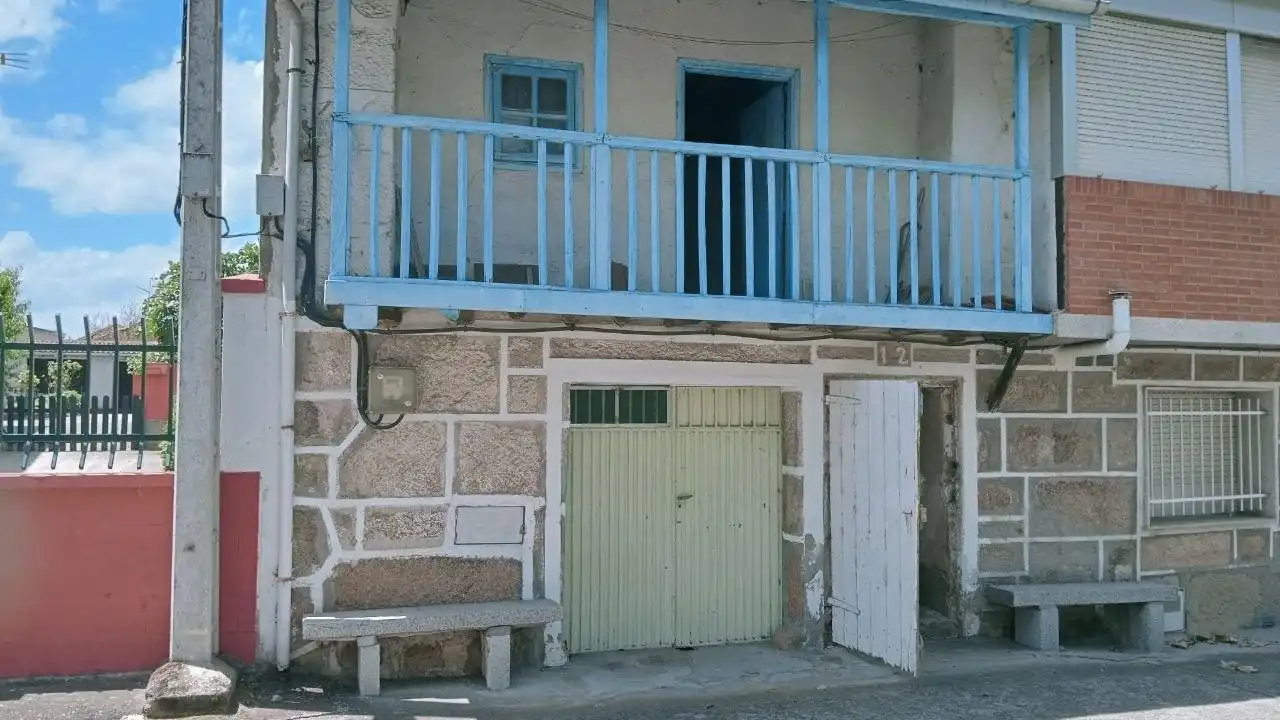 Vista exterior de Finca rústica en venda en San Cibrao das Viñas amb Calefacció, Jardí privat i Balcó