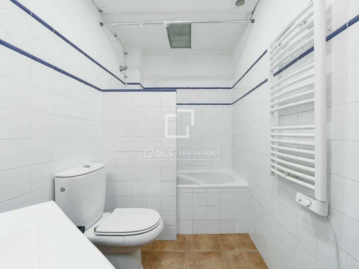 Badezimmer von Wohnung zum Verkauf in Barcelona mit Klimaanlage und Heizung