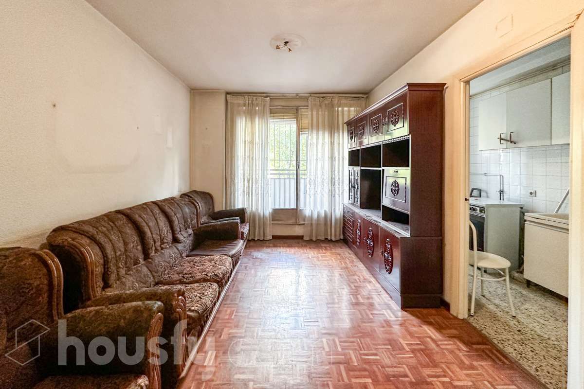 Living room of Flat for sale in  Madrid Capital  with Heating, Parquet flooring and Terrace