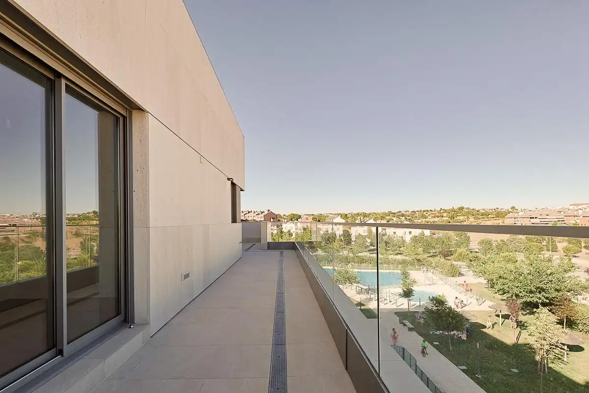 Terrasse von Dachboden zur Miete in Boadilla del Monte mit Terrasse, Abstellraum und Gemeinschaftspool