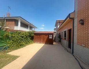 Exterior view of Single-family semi-detached for sale in León Capital   with Heating, Private garden and Parquet flooring