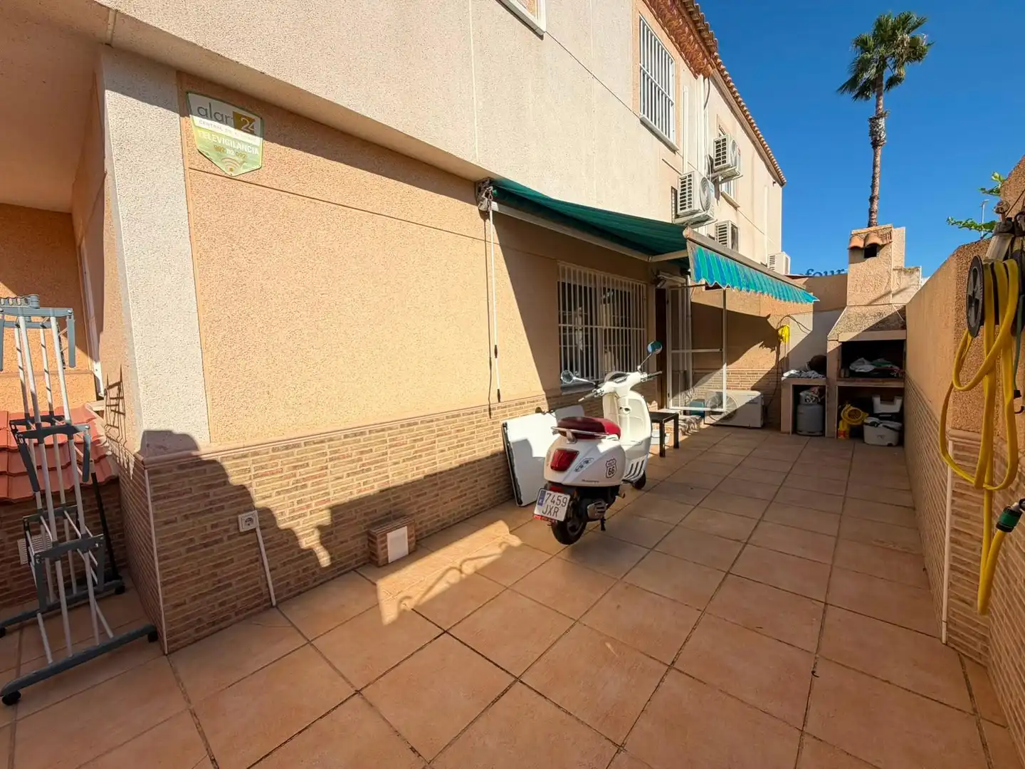 Vista exterior de Dúplex en venda en Torrevieja amb Aire condicionat, Terrassa i Traster