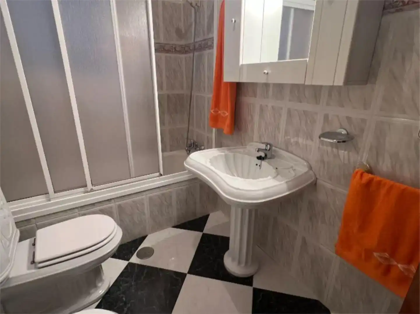 Baño de Piso en venta en Badolatosa con Aire acondicionado, Trastero y Amueblado