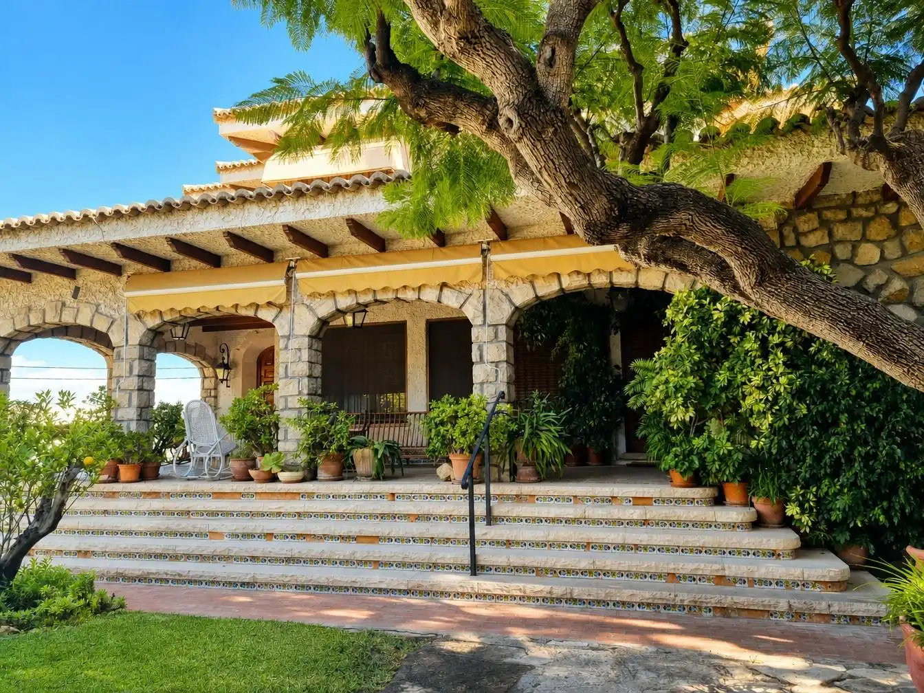 Chalet con terraza en venta en Avenida Avenida de la Albufereta, 34, imagen 2