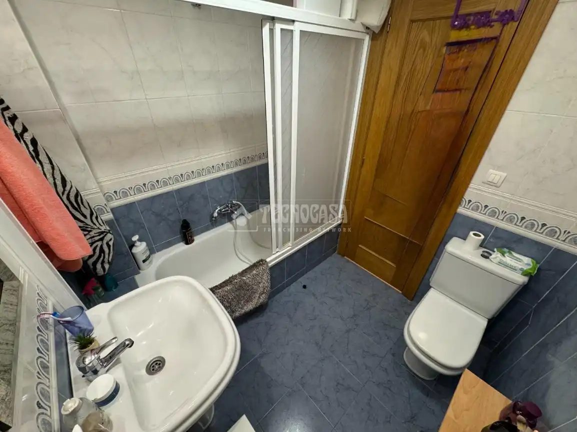 Bathroom of Attic for sale in Paterna  with Air Conditioner, Parquet flooring and Terrace