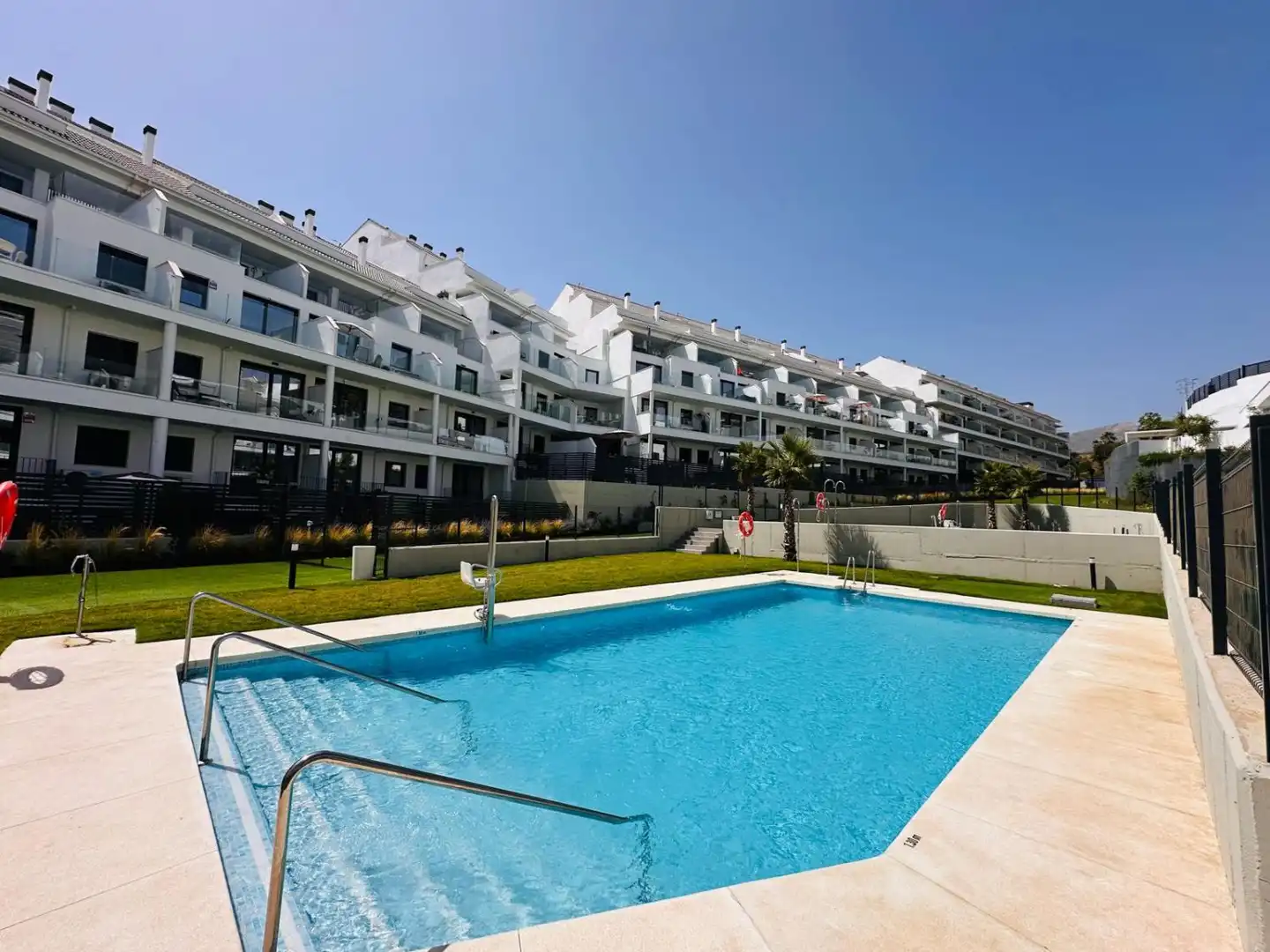 Penthouse with pool for sale in Zorzal 16