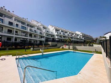 Ático con piscina en venta en Zorzal 16